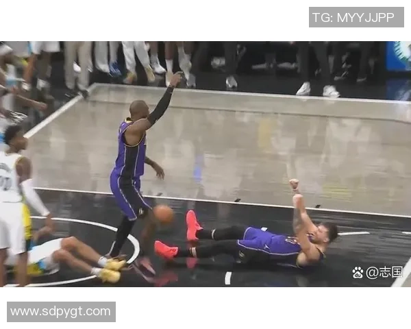 詹姆斯与安东尼季后赛对决的历史回顾与精彩瞬间分析